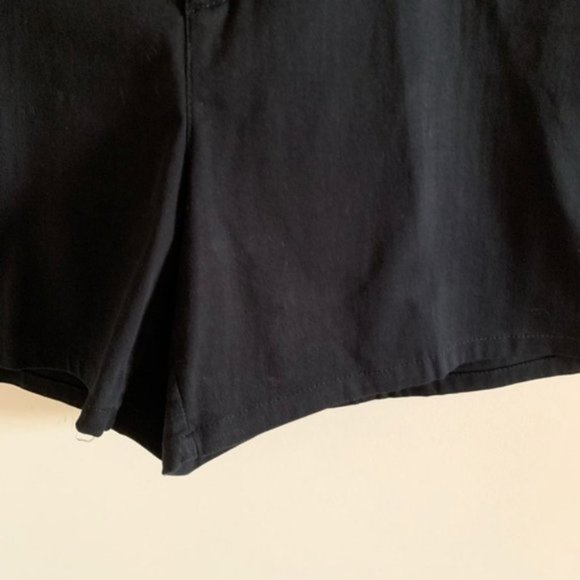 Womens AE Sport & Co. Black Plus Size Golf Shorts - Picture 2 of 4